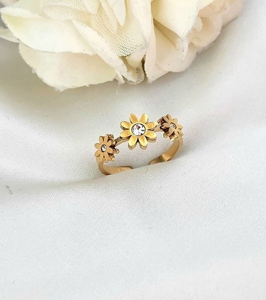 Cutzy Daisy Ring